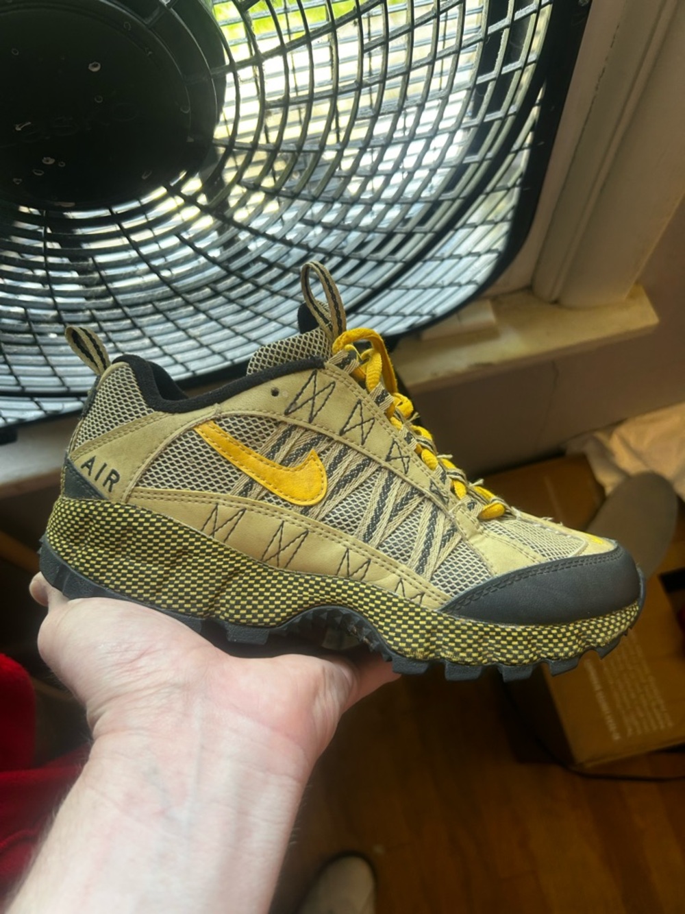 Nike air humara qs size 6 in men’s or 7.5 women’s